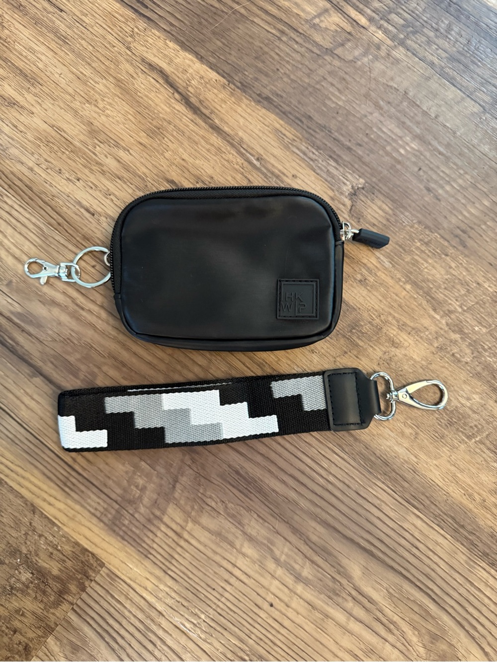 IHKWIP Day to Day RFID
Wallet Wristlet black -NWOT